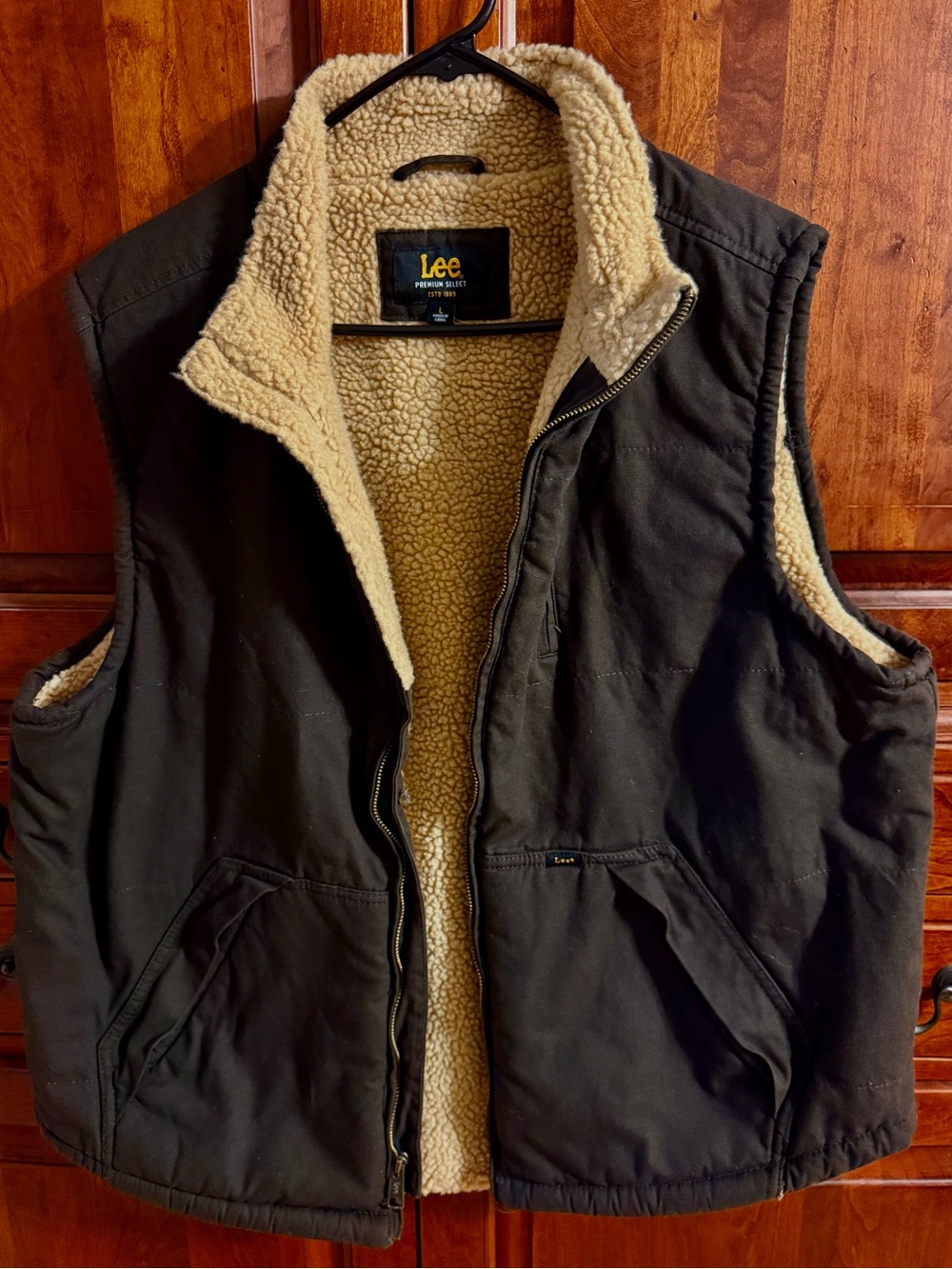 Lee Men's L, Dark Brown Mock Neck Vest with Tan Sherpa Lining *** NEVER WORN!
